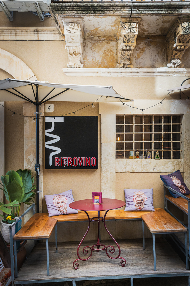 L'enoteca RitroVino in Via Archimede 4 nel centro storico di Noto